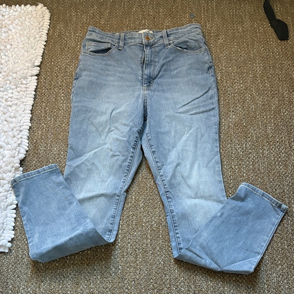Universal Thread High Rise Light Denim Jeans - Picture 1 of 1